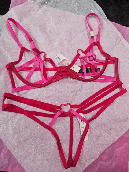 Victoria's Secret Other - Victoria's Secret Heart Caged Unlined Set